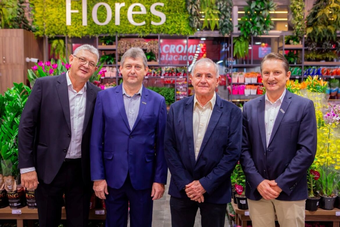 Diretor de Expanão UnidaSul Almir Menegussi, Diretor Macromix Eloi Zagonel,Presidente UnidaSul Augusto De Cesaro, Diretor Executivo UnidaSul Eneo Karkuchinski,crédtio Cassius Souza