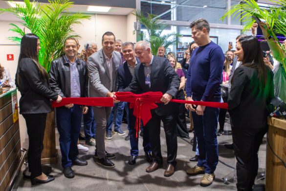 Abertura da nova loja contou com o Prefeito Municipal de Cachoeirinha Cristian Wasem e Augusto De Cesaro Presidente da UnidaSul, crédito Cassius